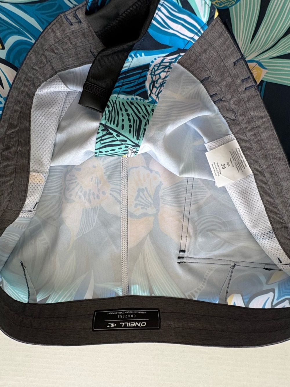 O'Neil Cruzers Boardshorts - Size 36. - Picture 7 of 13